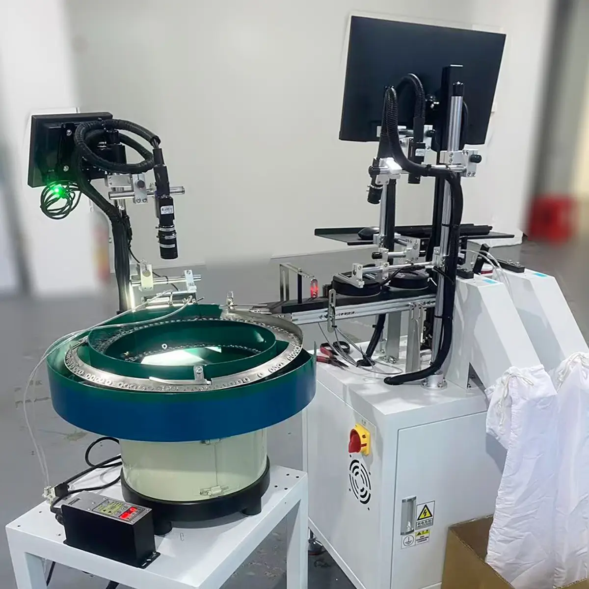 Industrial Machine Vision Systems with Vibratory Feeder for Automatic Sorting