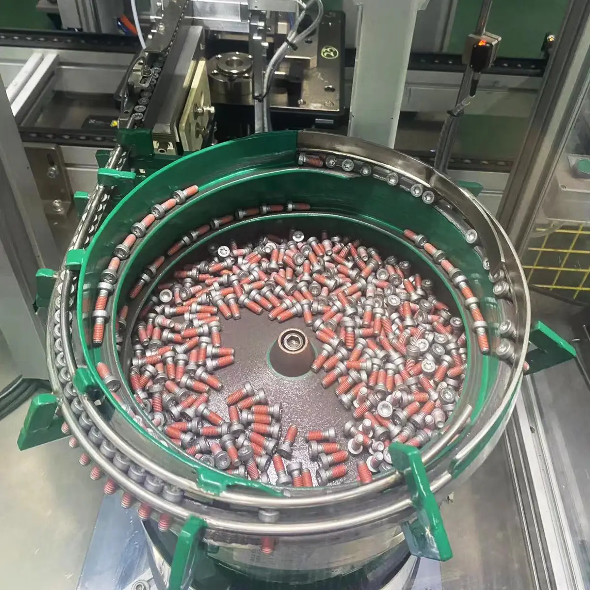 Vibratory Bowl Feeder for M6 Plastic Sleeve Bolt – Automotive Applications