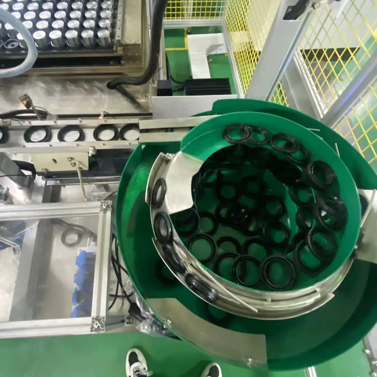 Vibratory Feeder for Rubber Seal Rings